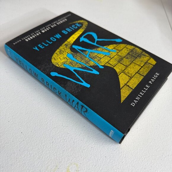 Yellow Brick War Dorothy Must Die 3 Hardcover Book Danielle Paige 0062280732 NEW - Picture 2 of 6
